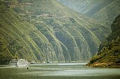 Cruise ship on the Yangtze River through the Qutang Gorge, Chongqing Province, China, Asia
