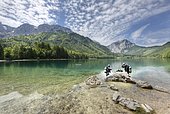 Divers, Vorderer Langbathsee lake, with Mt Spielberg, near Ebensee, Salzkammergut region, Upper Austria, Austria, Europe