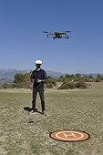 Drone 4K DJI MAVIC 2 PRO piloted with a DJI FPV GOOGLES helmet for immersion flight.