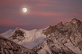 Pleine lune au-dessus des Alpes Valaisanne, Suisse