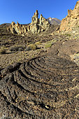Washed strings in the caldera of las Cañadas del Teide. Teide is a huge volcano strato on the island of Tenerife, in the Canary Islands. It measures 3718 m above the ocean, but almost 7000 m from its base on the ocean floor, making it the 3rd known volcanic structure. It comes from the activity of a hot spot that formed the Canary archipelago during the displacement of the African plate.