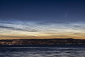 Comet NEOWISE and noctulescent mesospheric polar clouds over Lausanne, Switzerland and Lake Geneva at the end of the night on 08 July 2020
