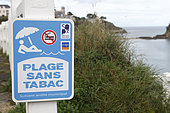 Sign informing that the beach is forbidden to smokers in Saint-Quay Portrieux, Côtes-d'Armor, Bretagne, France