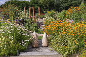 Rocambole gardens, Artistic vegetable and botanical gardens in organic farming, A meeting between art and Nature, flower beds, in flowerbed, La Lande aux Pitois, Corps Nuds, Ille-et-Vilaine (35), Brittany, France