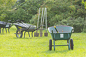 Gardening equipment, wheelbarrows, spades... cleaning the garden in autumn