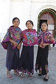 Girls in traditional costume, Zinacantán, State of Chiapas, Mexico, Central America