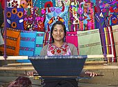 Woman, 28 years, at the loom, Zinacantán, State of Chiapas, Mexico, Central America