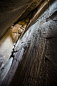 La "chambre du roi" : curiosité géologique dans les grès d'Annot, Espace naturel sensible, Alpes de Haute Provence, France