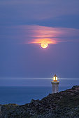Pleine lune au dessus du phare de Béar, Pyrénées-Orientales, Cap Bear et Cote Vermeille, France