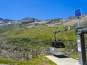 Cable car to mountain hut Ramolhaus. Mainly used to supply the hut. Oetztal Alps in the nature park Oetztal near village Obergurgl. Europe, Austria, Tyrol