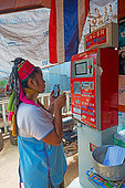 Woman Kayan reloading her smartphone N.W. Thailande