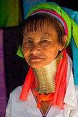 Kayan woman N.W. Thailande.