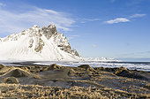 Paysage côtier à Stokksnes en hiver par jour de tempête, Hornafjoerdur, Austurland, Islande.