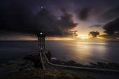The Kermorvan lighthouse on the Kermorvan peninsula at sunset, Conquet, Finistère, Brittany, France