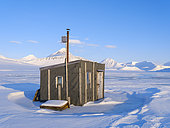 Simple hut. Landscape in Groenfjorddalen, Island of Spitsbergen, part of Svalbard archipelago. Arctic region, Europe, Scandinavia, Norway, Svalbard