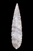 Toothed shape. Arrowhead in chipped stone. Neolithic period. Found between 1970 and 1980 in the southern Sahara at El Golea Timimoun, eastern erg. Algeria. 4,3 cm.