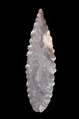 Toothed shape. Arrowhead in chipped stone. Neolithic period. Found between 1970 and 1980 in the southern Sahara at El Golea Timimoun, eastern erg. Algeria. 3,9 cm.