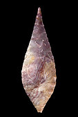 Arrowhead in chipped stone. Neolithic period. Found between 1970 and 1980 in the southern Sahara at El Golea Timimoun, eastern erg. Algeria. 4,9 cm.