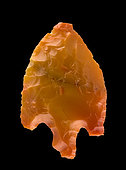 Arrowhead in cut stone with peduncle and wings. Neolithic period. North Africa. 2,5 cm.