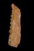 Serrated flint knife. Neolithic period. North Africa. 13 cm.