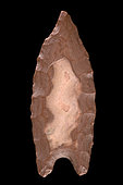 Winged arrowhead in carved stone. Neolithic period. North Africa. 4,2 cm.