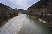 Rivière Drôme avec un niveau d’eau exceptionnellement bas dû à la sécheresse de février 2023, Espenel, Drôme, France