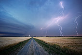 Supercell worthy of the tornado alley plains in the United States. A well-formed mesocyclone accompanied by numerous extranational lightning strikes and large hail south of Orleans. France