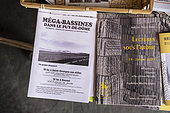 Leaflet on mega basins (detention basin) at il était une fois Billom bookstore. Report on the controversial Mega Bassine project led by the Association syndicale libre (ASL) des Turlurons. The aim is to create 2 basins of 18 and 15 hectares in the communes of Bouzel and Saint-Georges-sur-Allier, Billom community, Puy de Dôme, France.