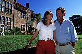 Kenya, region de Nairobi, le Manoir aux Girafes, ou Bryony et Rick Anderson veulent sauver un groupe de girafes de Rotschild