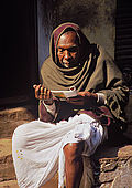 An indu Brahman reads indu prayers in the alleys of Varanasi. 