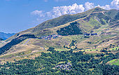 France, Hautes-Pyrénées, village de Germ et station de ski de Peyragude vue depuis le col de Val Louron-Azet 