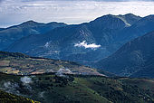 France, Hautes-Pyrénées, col de la Hourquette d'Ancizan (1564 mètres), entre les vallées d'Aure et de Campan, vue sur la vallée d'Aure