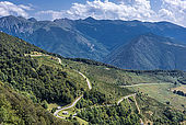 France, Hautes Pyrénées, Col d'Aspin (1489 mètres) , vue vers la vallée d'Aure