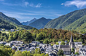 France, Hautes-Pyrénées, vue sur Arreau et la vallée d'Aure (Chemin de Saint Jacques de Compostelle)