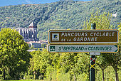 France, piémont des Pyrénées, Haute-Garonne, parcours cyclable de la Garonne à Saint Bertrand de Comminges (Plus Beau Village de France) (chemin de Saint Jacques de Compostelle) (Patrimoine Mondial UNESCO)