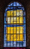 France, Tarn-et-Garonne, Abbaye Saint-Pierre de Moissac (Chemin de Saint Jacques de Compostelle), verre peint de Marc Chagall / ADAGP