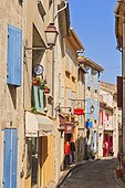 France, Provence, Saint Remy de Provence, narrow street