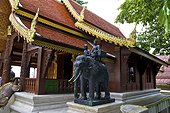 Thailande, Chiang Mai, wat phrathat doi suthep, statue royale et petit temple