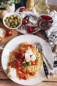 Spaghetti with bread, tomatoes and wine