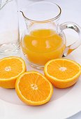 Halved oranges and orange juice