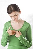 woman with breastbone pain