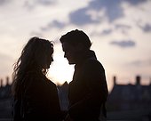 UK, London, Silhouette of couple face to face at sunset