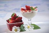 Yoghurt with strawberries