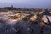 Maroc  Morocco/Marrakech Jemaa El Fna central square, night view