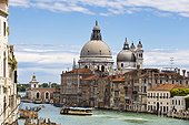 Italie ITA/Venice, Santa Maria della Salute Vaporetto on Canal Grande seen from the Ponte dell'Accademia