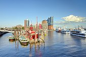 Germany, Hamburg, Hamburg, Elbe, Hanseatic city, Elbe Philharmonic Hall and Niederhafen with Das Feuerschiff boat.