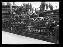 Roger-Viollet | 159932 | World War I. Arrival of the first US military contingents in France. Saint-Nazaire (France), late June 1917. Photograph published in the newspaper  Excelsior , late June 1917. | © Excelsior - L'Equipe / Roger-Viollet