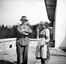 Roger-Viollet | 160594 | Nazi Germany. Adolf Hitler (1889-1945), German statesman, with Eva Braun (1912-1945), at the Berghof. Berchtesgaden (Germany), 1939. From Eva Braun's album. | © Roger-Viollet / Roger-Viollet