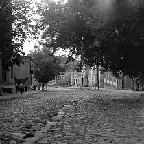 Roger-Viollet | 161313 | Street in Kyiv (USSR, Ukraine), August 1964. | © Anne Salaün / Roger-Viollet