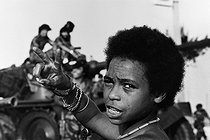 Roger-Viollet | 166353 | Young militiaman of the People's Movement for the Liberation of Angola celebrating the departure of the Portuguese colonists. Angola (Black Africa), 1975. | © Succession Demulder / Françoise Demulder / Roger-Viollet